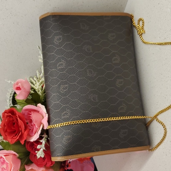 DIOR Luxurious honeycomb Crossbody - Picture 4 of 10